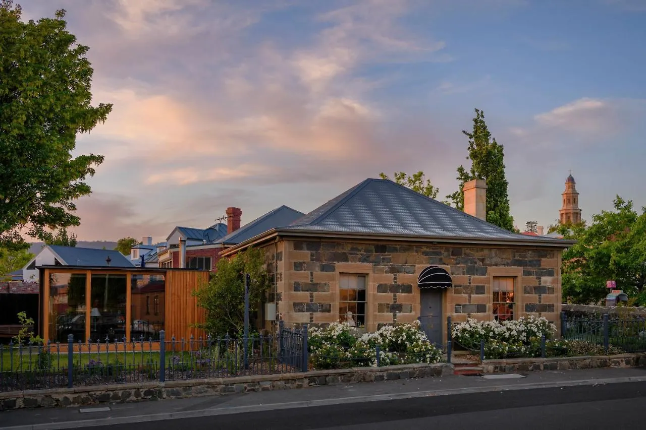 Fusilier Cottage: Luxury Boutique Accommodation In Battery Point location